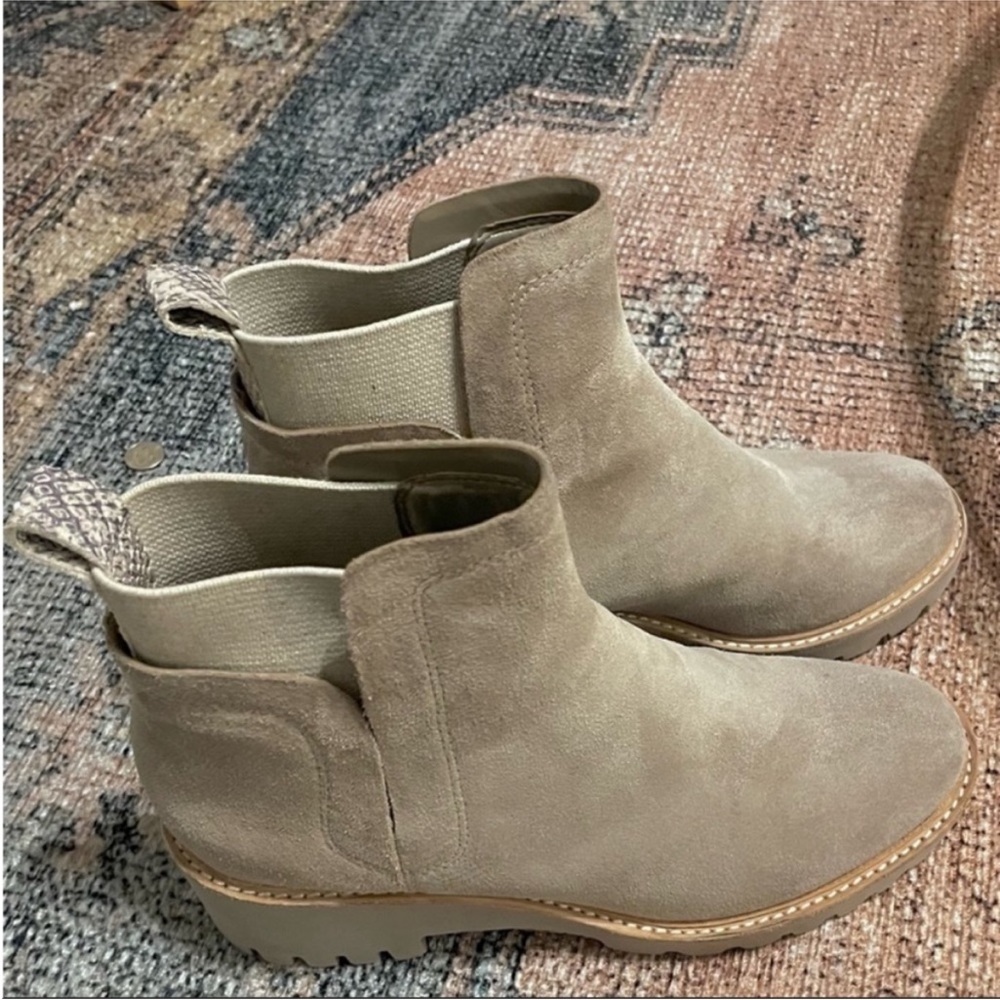 Huey booties in Almond - Dolce Vita